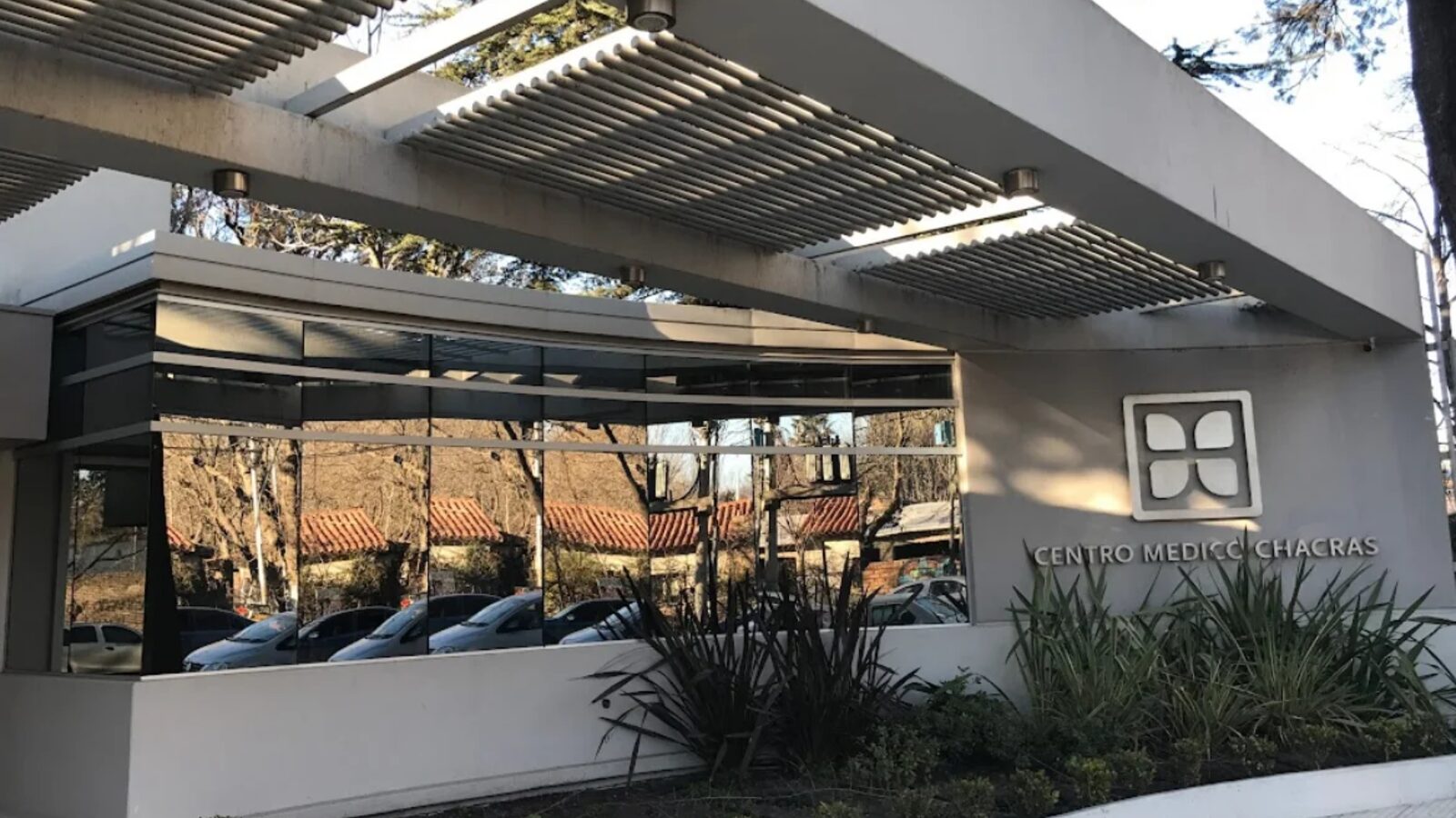 Entrada del Centro Médico Chacras